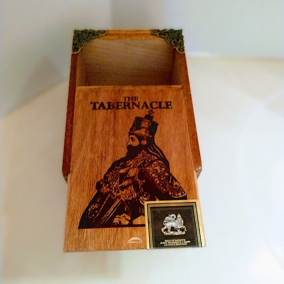 Suenos de Saundra Upcycled, Tabernacle Cedar Cigar Box, Decor/ Storage - Picture 4 of 10